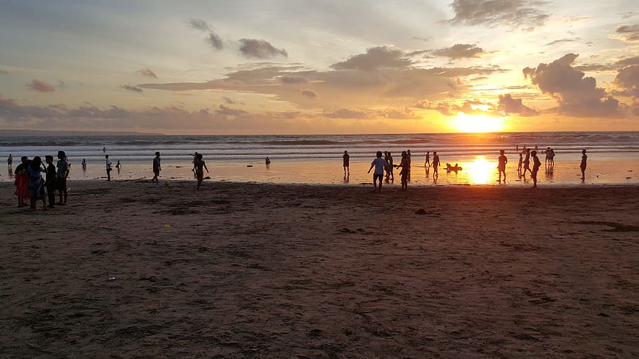 Puesta De Sol En Kuta Beach Bali Indonesia Puesta De Sol Vacaciones