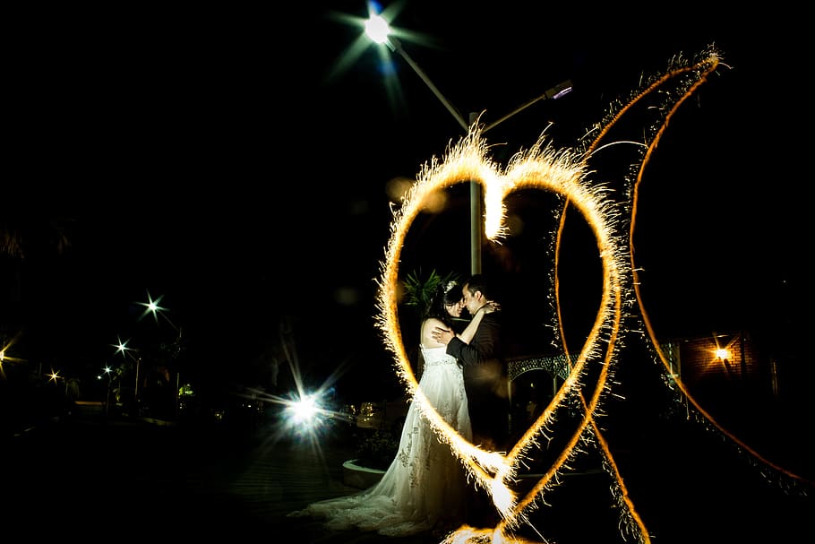 celebración matrimonio fuegos artificiales pintura con la luz