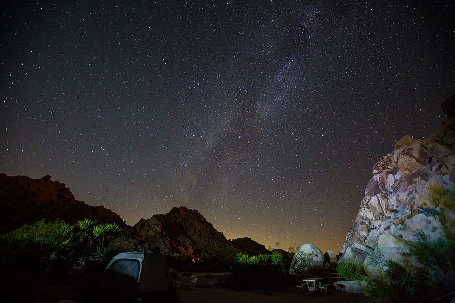 Roca Bajo La Noche Estrellada V A L Ctea Parque Nacional Joshua Tree