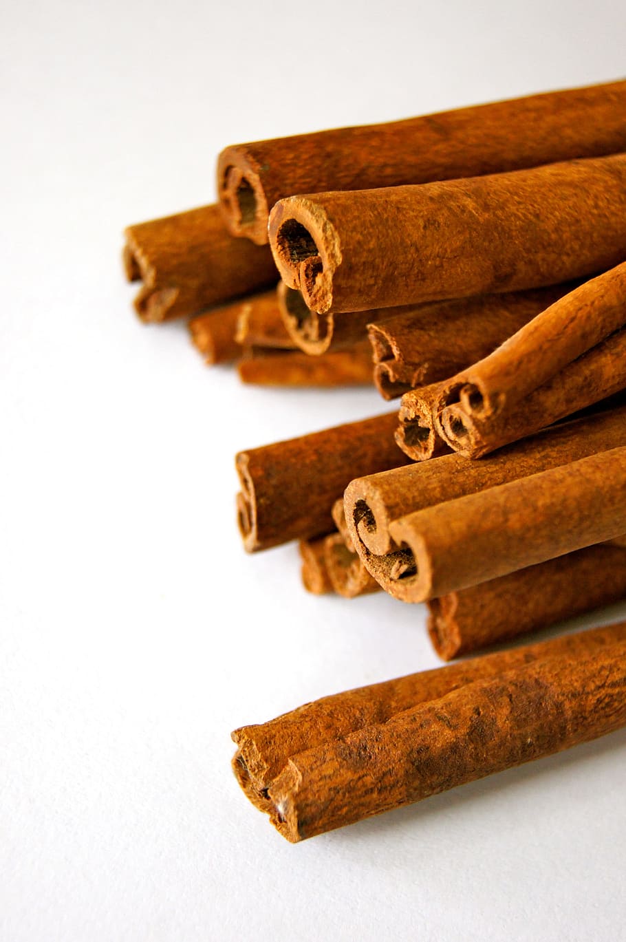 brown-wood-stick-lot-tobacco-roll-cinnamon-cinnamon-stick-rod-kitchen-hd-wallpaper