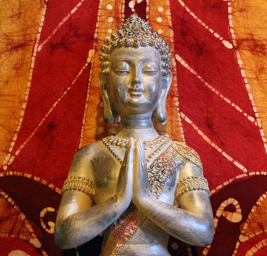 Gautama Buddha ใกล้กำแพงสีแดงและสีส้ม, พระพุทธรูปไทย, เชื่อ, พุทธศาสนา, พระพุทธรูป, ประติมากรรม, รูปปั้น, รูป, เก่ง, อธิษฐาน, Fernöstlich, เอเชีย, วอลล์เปเปอร์ HD
