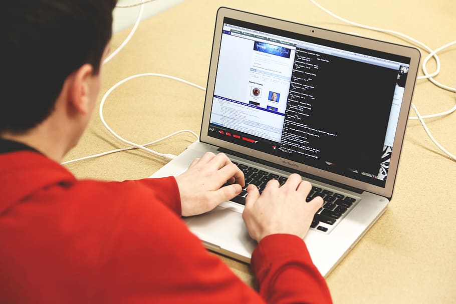 ผู้ชายในแจ็คเก็ตสีแดงพิมพ์บน MacBook Air, การเขียนโปรแกรม, การพัฒนา, เริ่มต้น, เริ่มต้น, โน๊ตบุ๊ค, ความคิดสร้างสรรค์, คอมพิวเตอร์, บริษัท , แล็ปท็อป, แสดง, หุบเขาซิลิคอน, ทันสมัย, สำนักงานที่บ้าน, สำนักงาน, การพิมพ์, การเข้ารหัส, แฮ็กเกอร์, coder, แลนเซอร์ , รหัส, โครเมี่ยม, เครื่องมือ dev, ทุบตี, ขั้ว, MacBook, แล็ปท็อป, เทคโนโลยี, การทำงาน, โต๊ะทำงาน, ธุรกิจ, วอลล์เปเปอร์ HD