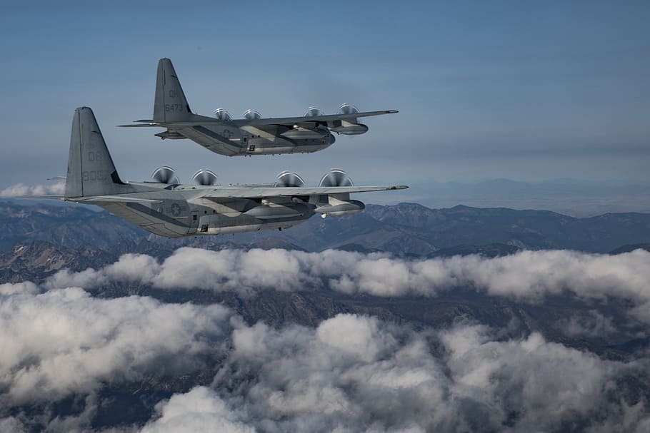 เครื่องบินทิ้งระเบิด B-52 สีเทาสองลำบินบนท้องฟ้าเมฆขาว, kc-130j hercules, usaf, กองทัพอากาศ, กองทัพอากาศสหรัฐ, บังคับ, อากาศ, รัฐ, สห, ทหาร, เครื่องบิน, เครื่องบิน, การบิน, อากาศยาน, อเมริกัน, บิน, เที่ยวบินท้องฟ้าบินเครื่องบินปีก, วอลล์เปเปอร์ HD