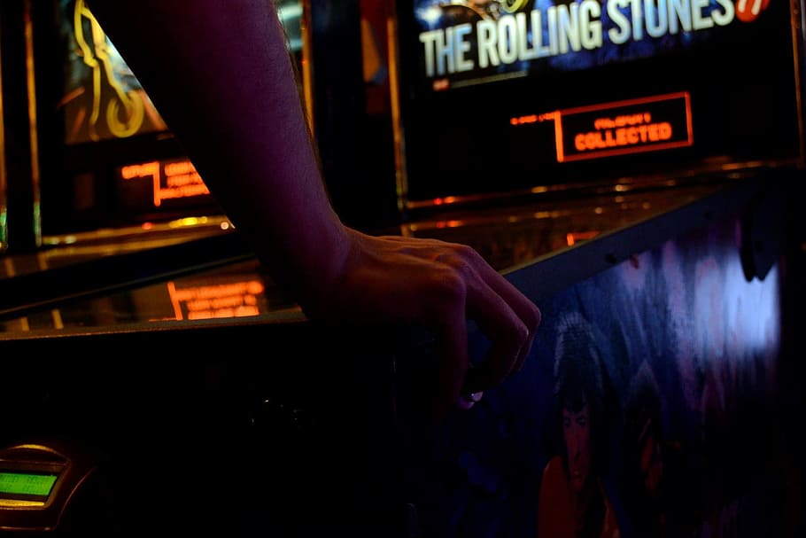 บุคคลที่ถือเครื่องจักร The Rolling Stones, พินบอล, วิดีโอเกม, อาร์เคด, เกม, เกม, อาร์เคด, วอลล์เปเปอร์ HD