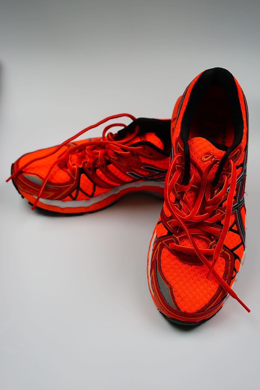 คู่ของรองเท้าวิ่งสีแดง, รองเท้าผ้าใบ, รองเท้าวิ่ง, คายาโนะ, asics, asics kayano 20, รองเท้า, รองเท้ากีฬา, วิ่ง, เขย่าเบา ๆ , กีฬา, แข่ง, เชือกผูกรองเท้า, วิ่งจ๊อกกิ้ง, รองเท้าวิ่ง, การปัก, สีส้ม, สีแดง, ฉูดฉาด, knallbunt, สดใส สีส้มโดดเด่นสีนีออนนีโอเรนจ์, วอลล์เปเปอร์ HD, วอลเปเปอร์โทรศัพท์
