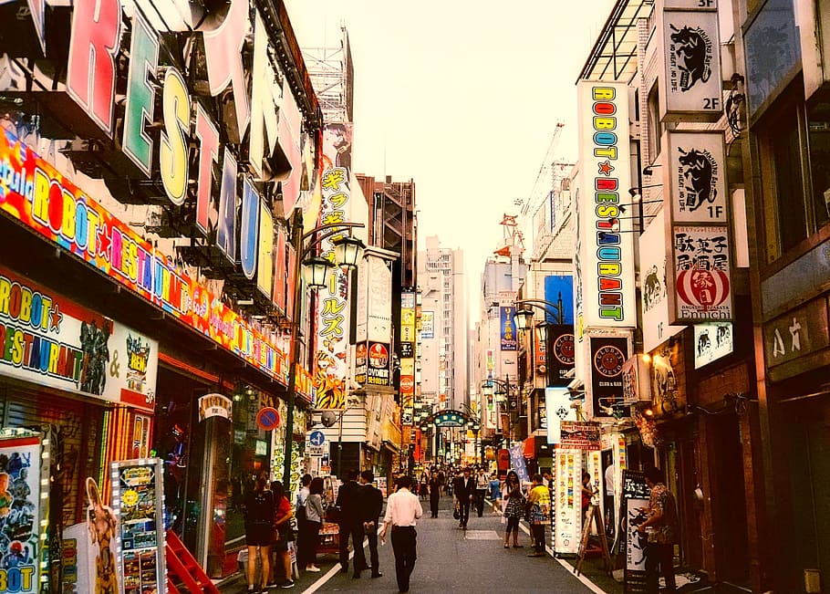 กลุ่มคนที่ยืนอยู่บนถนน, ชินจูกุ, ญี่ปุ่น, เมือง, ในเมือง, สัญญาณ, ซอย, ตรอกซอกซอย, คน, ร้านค้า, ร้านค้า, แออัด, การท่องเที่ยว, วอลล์เปเปอร์ HD
