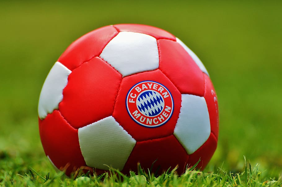 Selective Focus Photography White And Red FC Bayern Munchen Soccer Ball ...