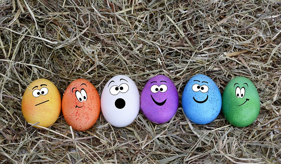  пасхальные яйца с несколькими цветами, пасхальные яйца, пасха, яйцо, украшение, пасхальное художественное оформление, счастливая пасха, красочные, красочные яйца, цвет, пасхальные украшения, окрашенный, таможенный, сено, пасхальные поздравления, пасхальное празднование, весна, еда, куриные яйца, краска, лица, смешно, традиция, традиционно, ешьте, тема Пасхи, природа, искусство и ремесла, творчество, крупным планом, нет людей, представление, праздник, натюрморт, бок о бок, высокий угол обзора, разноцветные, еда и напиток, группа предметов, фиолетовый, HD обои