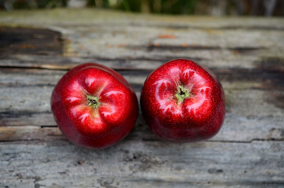 แอปเปิ้ลแดงสองลูกแอปเปิ้ลสีแดงแอปเปิ้ลแดงผลไม้สุขภาพดีวิตามิน frisch กินสุก, วอลล์เปเปอร์ HD