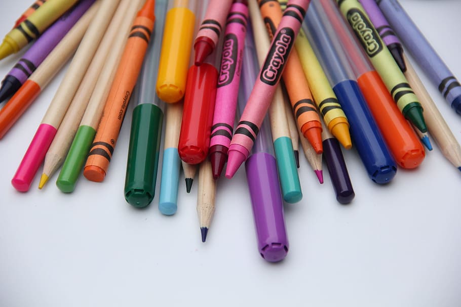 Как стереть цветной карандаш с обоев