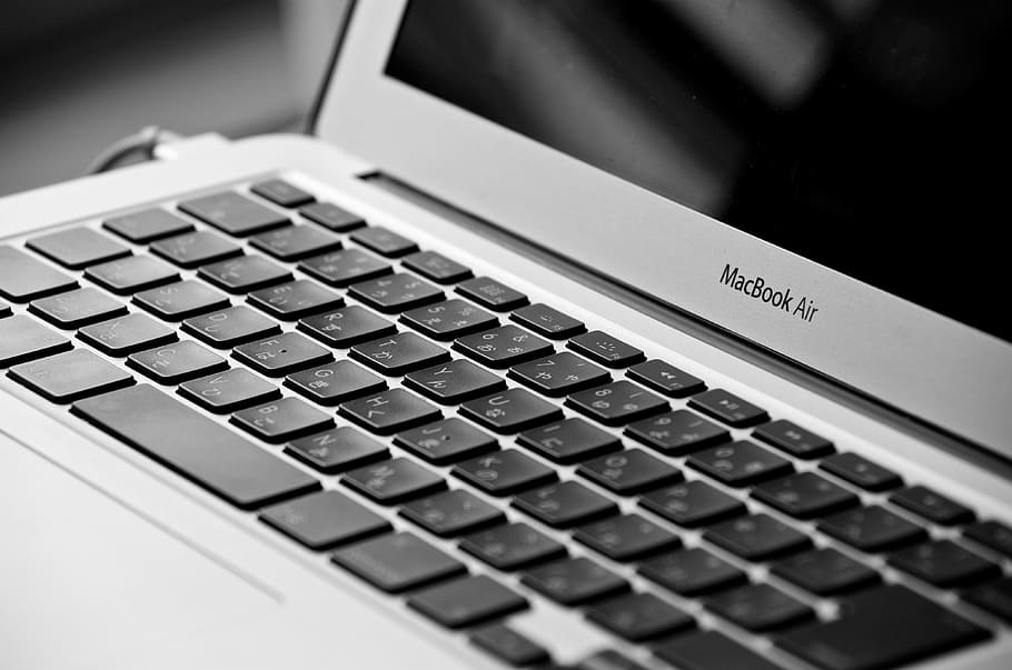 MacBook Air ที่มีหน้าจอสีดำ, MacBook, macbook air, คอมพิวเตอร์, แป้นพิมพ์, งาน, แป้นพิมพ์คอมพิวเตอร์, เทคโนโลยี, สำนักงาน, ธุรกิจ, แล็ปท็อป, อินเทอร์เน็ต, การสื่อสาร, การพิมพ์, โต๊ะทำงาน, เคาน์เตอร์, ทันสมัย, เทคโนโลยีคอมพิวเตอร์, งาน, เครือข่าย, วอลล์เปเปอร์ HD
