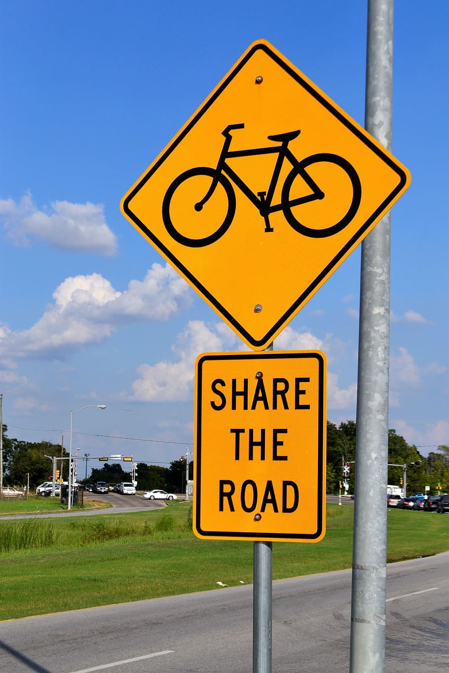 ป้ายบริเวณจักรยานตอนกลางวัน, เครื่องหมายเลนจักรยาน, แชร์ถนน, รถจักรยาน, ถนน, จักรยาน, ลงชื่อ, วงจร, เลน, เมือง, เส้นทาง, แชร์, กีฬา, นักขี่จักรยาน, จักรยานถนน, การจราจร, ขี่, กลางแจ้ง, ไลฟ์สไตล์, มีสุขภาพดี, การขนส่ง , ถนน, เคารพ, กฎหมาย, หญ้า, สีเขียว, เมฆ, ท้องฟ้า, จักรยานเสือภูเขา, ขี่จักรยาน, ขนส่ง, การท่องเที่ยว, นักปั่นจักรยาน, การพักผ่อนหย่อนใจ, การพักผ่อนหย่อนใจ, คน, คล่องแคล่ว, ในเมือง, ฤดูร้อน, ออกกำลังกาย, ออกกำลังกาย, การฝึกอบรม, การออกกำลังกาย, วอลล์เปเปอร์ HD, วอลเปเปอร์โทรศัพท์