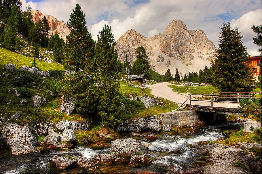 ต้นไม้สีเขียวล้อมรอบแม่น้ำที่มีสะพาน, Dolomites, Fanes, ภูมิประเทศ, ภูเขา, หิน, เทือกเขาแอลป์, การเดินป่า, Tyrol ใต้, ฤดูร้อน, เมฆ, ภูมิทัศน์ภูเขา, ธรรมชาติ, ทุ่งเศษหิน, มรดกโลกของยูเนสโก้, Fanes alm, แดด, น้ำ, อิตาลี, ก้อนหิน , ยอด, ดู, อัลป์, ทัศนียภาพของเทือกเขาแอลป์, alm, แม่น้ำ, ทะเลสาป, วันหยุด, ท้องฟ้า, ดวงอาทิตย์, สีน้ำเงิน, ภูเขา, กลางแจ้ง, ทัศนียภาพ, ต้นไม้, ความงามในธรรมชาติ, หิน - วัตถุ, สีเขียว, เทือกเขา, ปลายทางการเดินทาง, เงียบสงบ ฉากการเดินทางเทือกเขาแอลป์ยุโรปป่าเมฆ - ท้องฟ้าไม่มีผู้คน, วอลล์เปเปอร์ HD