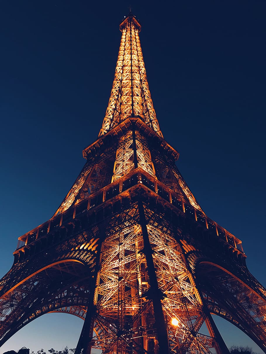 Foto De ángulo Bajo De La Torre Eiffel Arquitectura Arte Azul